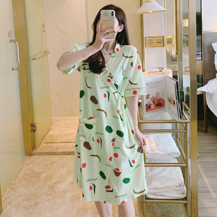 Fresh Avocado Delight: Long Cotton Kimono Dressing Gown with Avocado Print