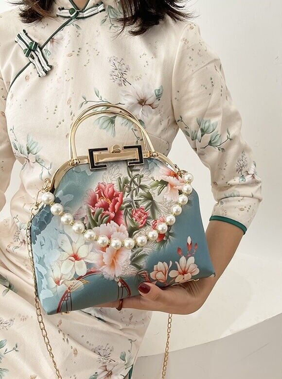 Floral Elegance: Chinese-Style Ladies' Handbag with Pearl Embellishments