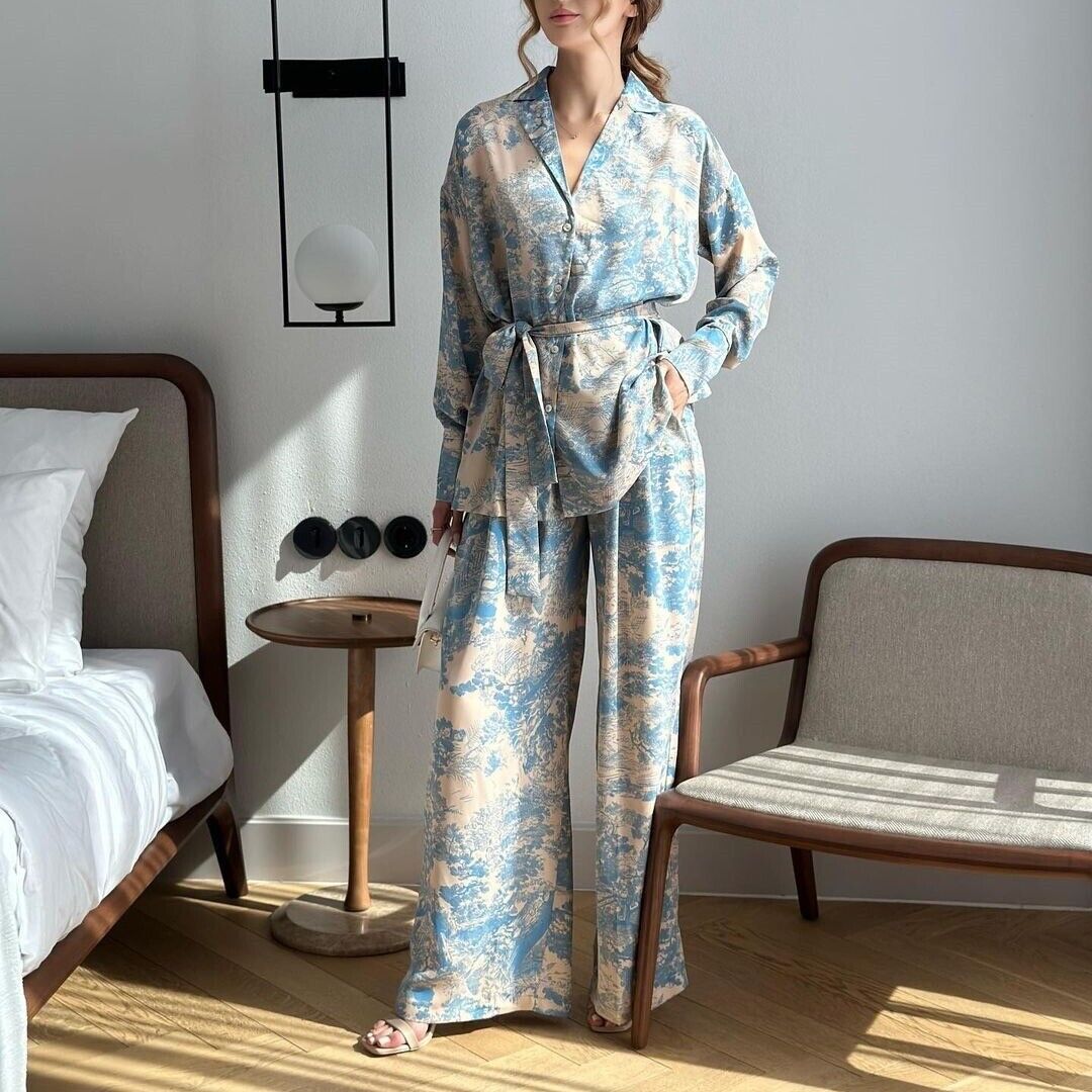 New Elegant Ladies Blue & White Chinese-Inspired Scenery Print Outfit With Belt