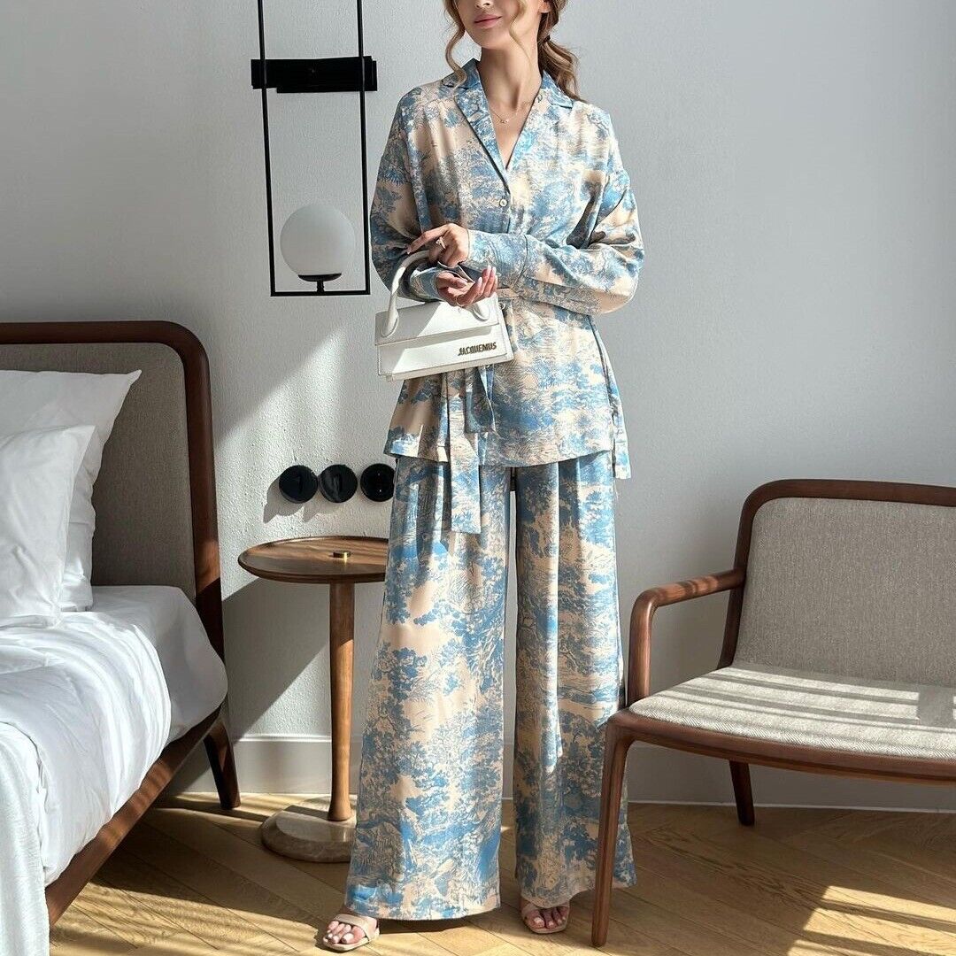 New Elegant Ladies Blue & White Chinese-Inspired Scenery Print Outfit With Belt