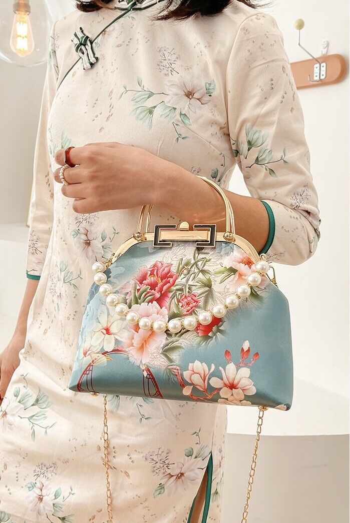 Floral Elegance: Chinese-Style Ladies' Handbag with Pearl Embellishments